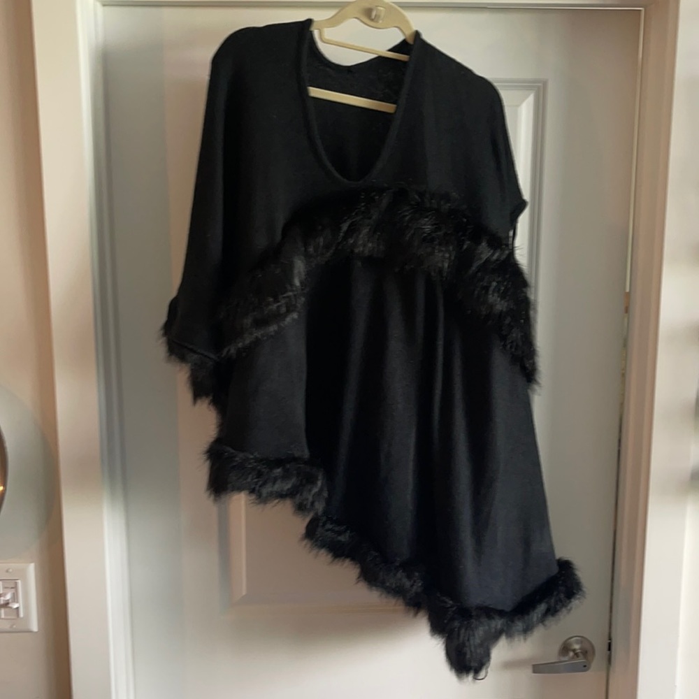 Poncho black with fur light weight